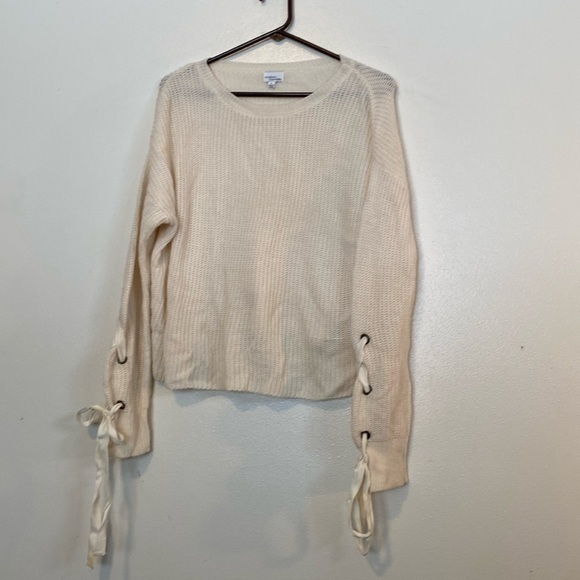 Madison & Berkeley Cream Chunky Knit Laced Up Sleeve Acrylic Sweater Lar